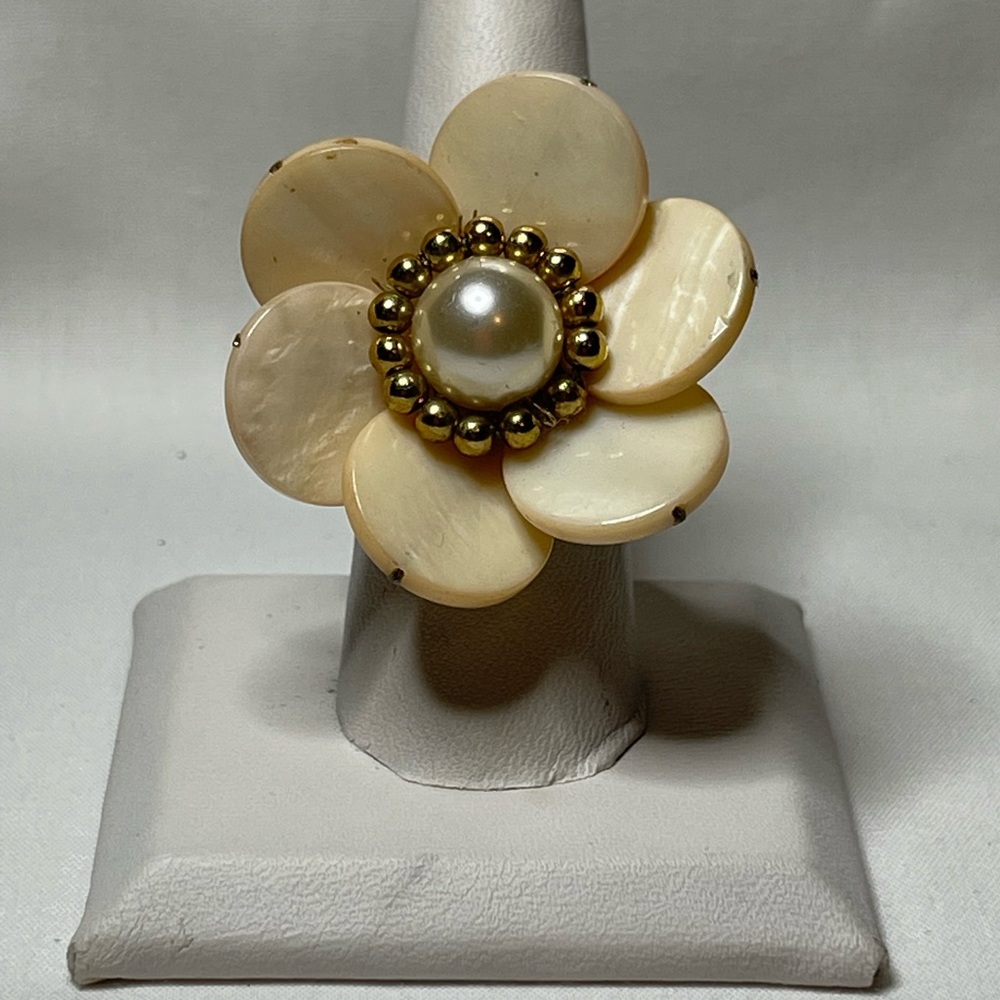 Vintage Kate Spade Gold Tone & Real Peal Ring.